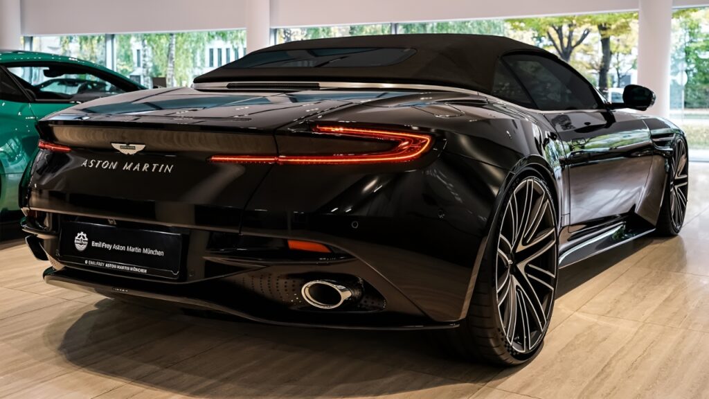 Aston Martin DB12 Volante 2025: convertible de lujo moderno, elegante y potente