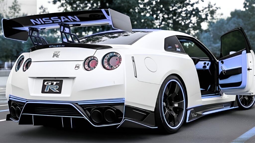 Nissan GT-R R35 Blanco: Personalizado con Neon Teal, Ala Trasera Grande y Llantas Únicas